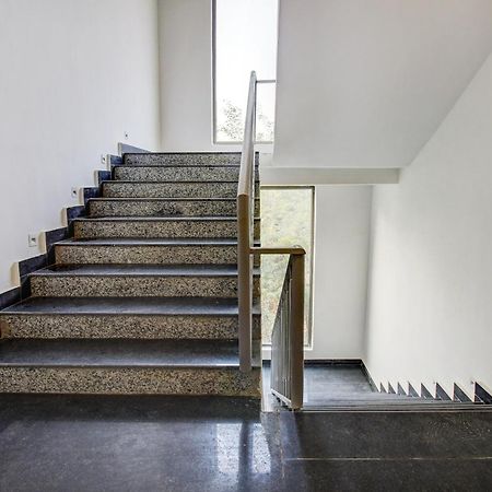 Super Townhouse Oak Aurelia Grand Hotell Lucknow Exteriör bild