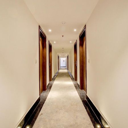 Super Townhouse Oak Aurelia Grand Hotell Lucknow Exteriör bild