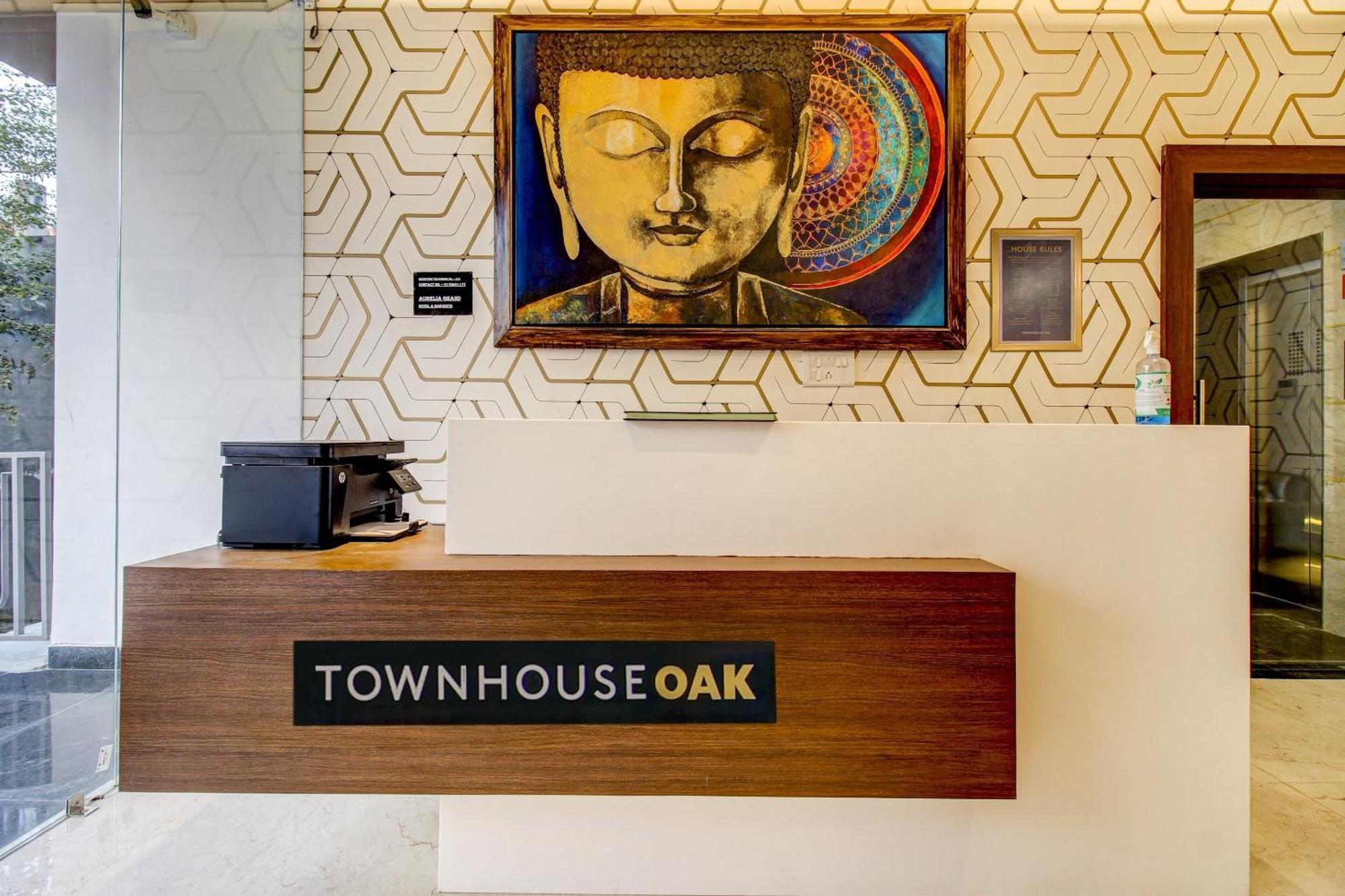 Super Townhouse Oak Aurelia Grand Hotell Lucknow Exteriör bild